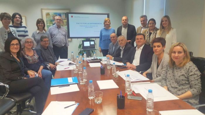 La Mesa del Pacto por la Dependencia ha analizado las 97 propuestas del pacto, relacionadas con servicios, tramitación administrativa, planificación y coordinación entre administraciones