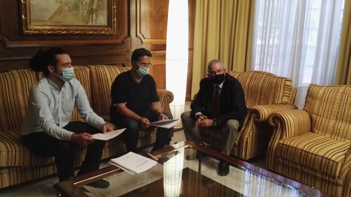 El presidente de la Asamblea recibe las propuestas del Colegio Oficial de Trabajo Social para mejorar la ley de servicios sociales