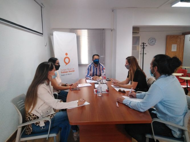 La concejala del Grupo Socialista del Ayto. de Murcia, Esther Nevado, se reúne con la nueva Junta de Gobierno del COTSRM