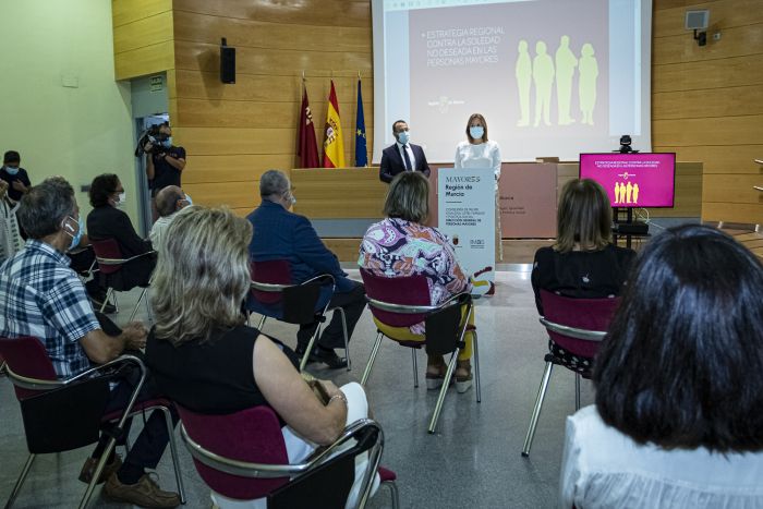 El Colegio participa en la presentación de la estrategia frente a la soledad no deseada en personas mayores