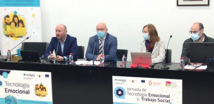 La Comunidad analiza con el Colegio Oficial y la Facultad de Trabajo Social fórmulas para mejorar la calidad de vida con la tecnología