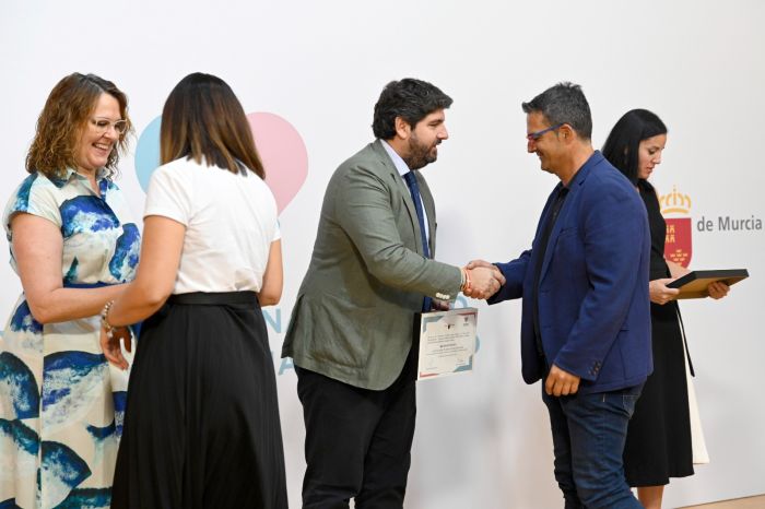 El Colegio recibe el diploma por "Una Sociedad Libre de Violencia de Género"