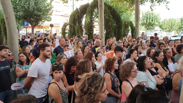El Colegio de Trabajo Social participa en la concentración de EAPN en apoyo a la continuidad de los proyectos de empleabilidad
