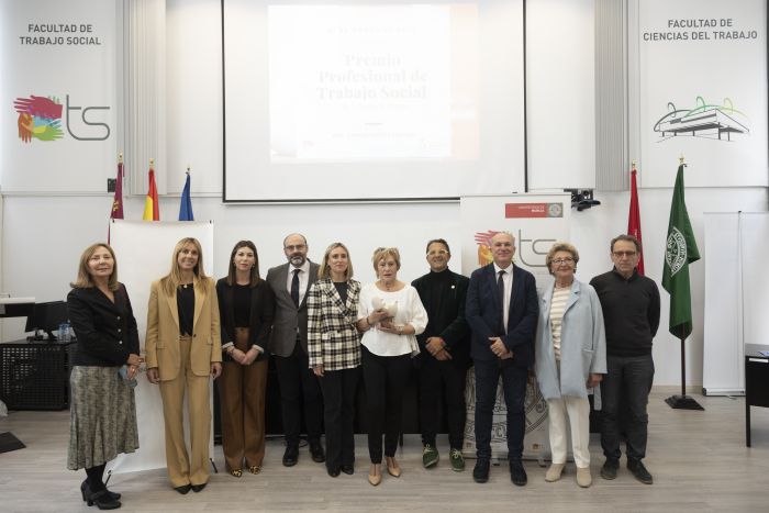 La Facultad de Trabajo Social y el Colegio Oficial de Trabajo Social de la Región de Murcia celebran el Día Mundial del Trabajo Social haciendo entrega del Premio Profesional de Trabajo Social a Carmen Pérez Melgar