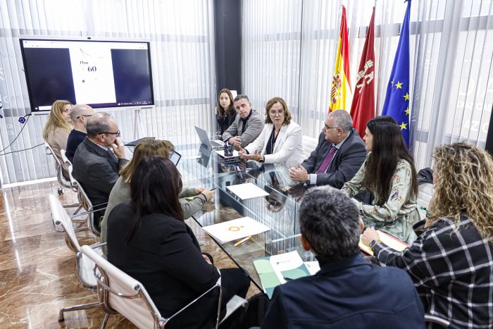 El colegio asiste a la presentación por parte del Gobierno regional del 'Plan +60'