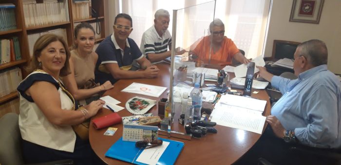 El colegio firma la venta de la antigua sede colegial