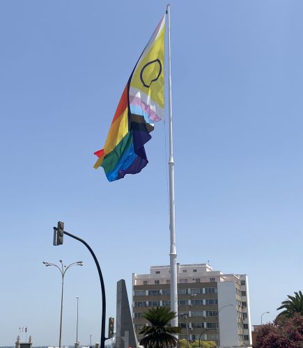Asistimos al izado de la bandera LGTBI en Cádiz con motivo del Día del Orgullo
