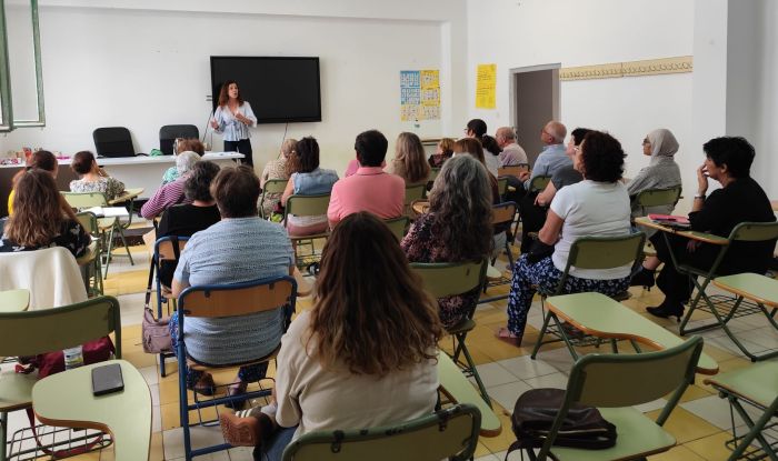 Charla profesional con las familias de la asociación para la Mediación Social EQUA